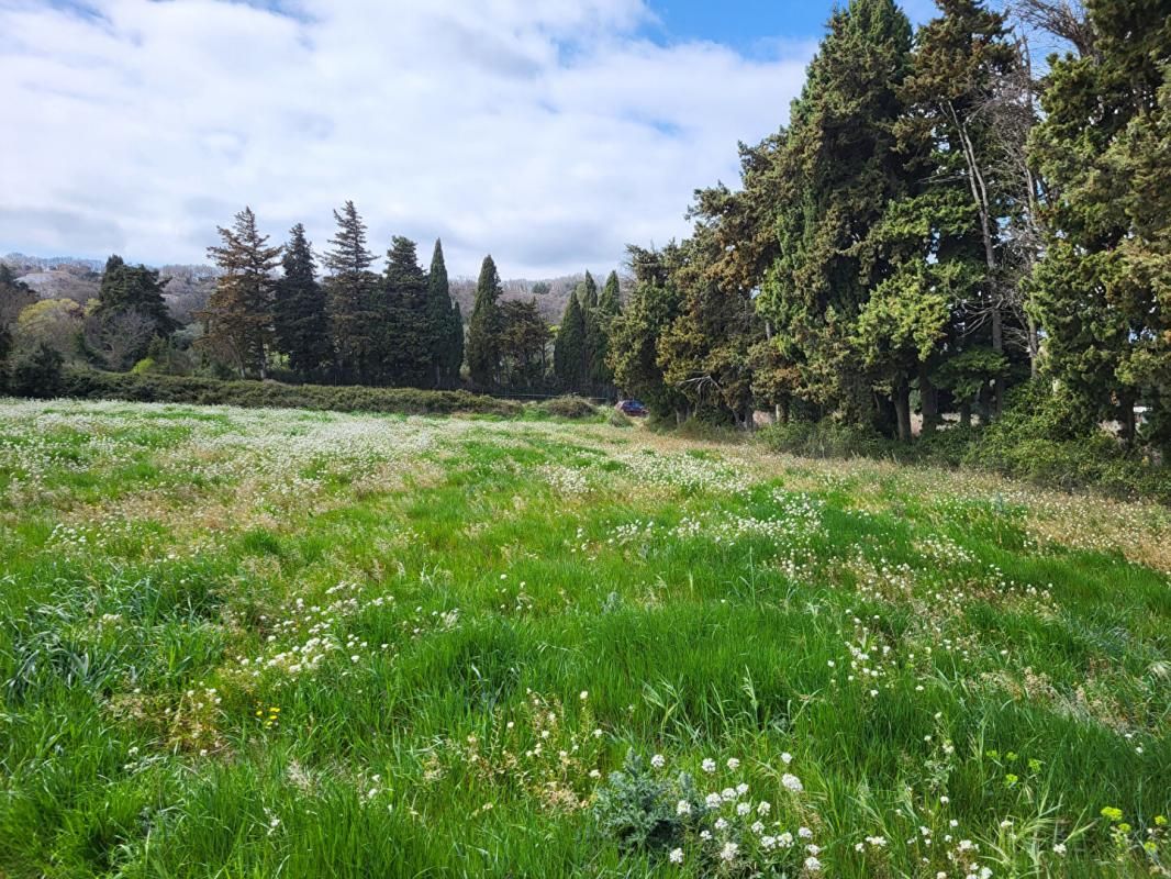 Terrain agricole à Rochefort Du Gard  de 2144 m2
