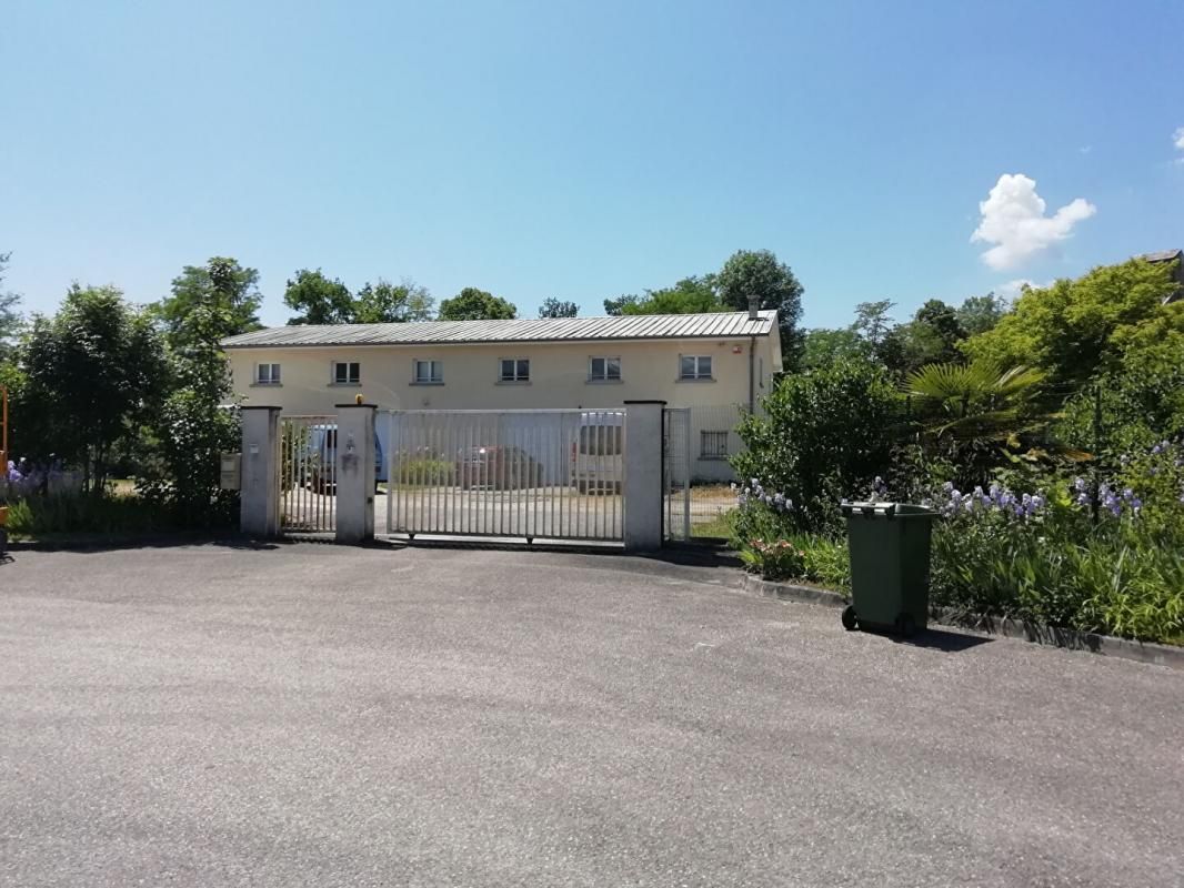 SECTEUR GRENOBLE - ENSEMBLE IMMOBILIER, LOCAUX , BUREAUX et MAISON