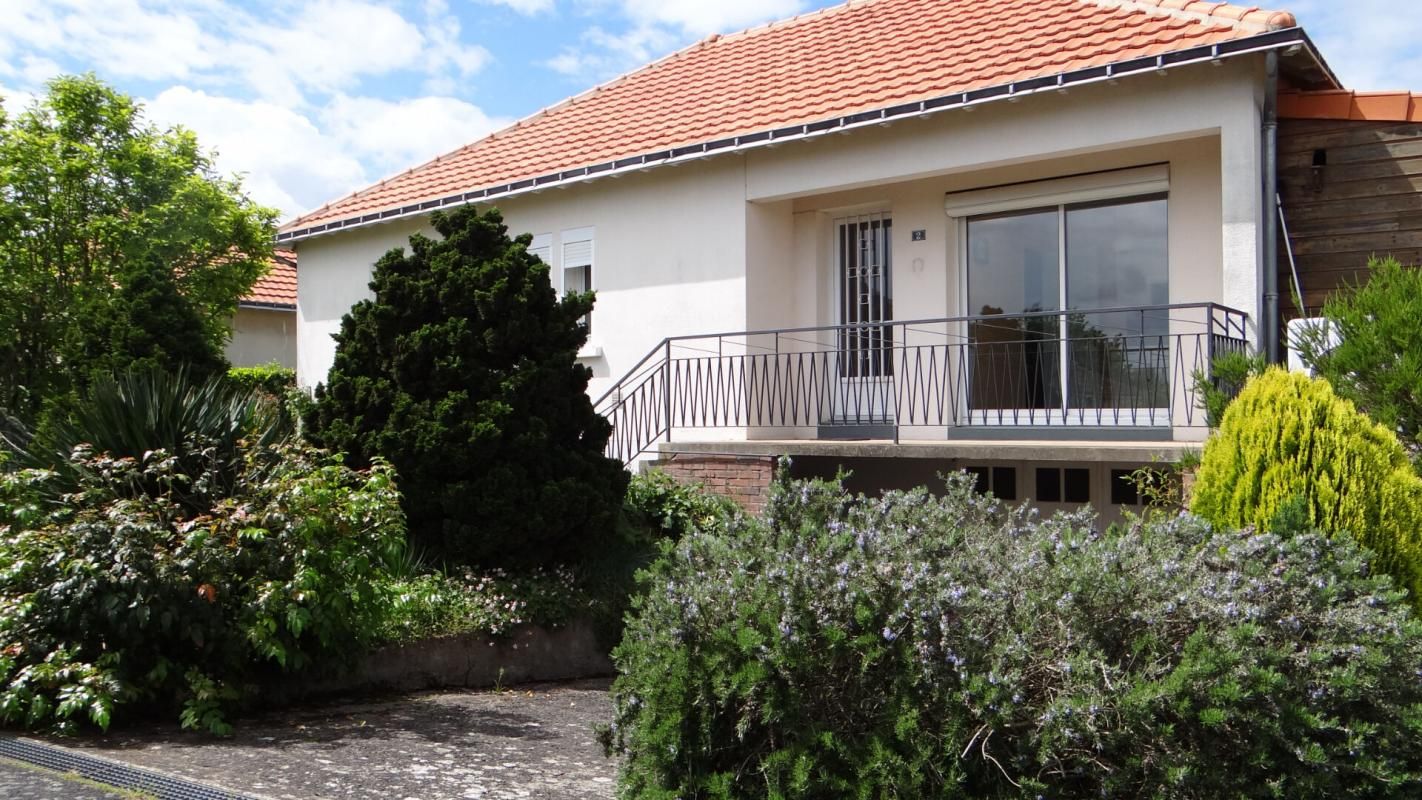 LA BOISSIERE-DU-DORE Maison La Boissière Du Dore 4 P . 3 Chs . 89.29 m2 . Sous sol . Double garage . T 1055 M² 2