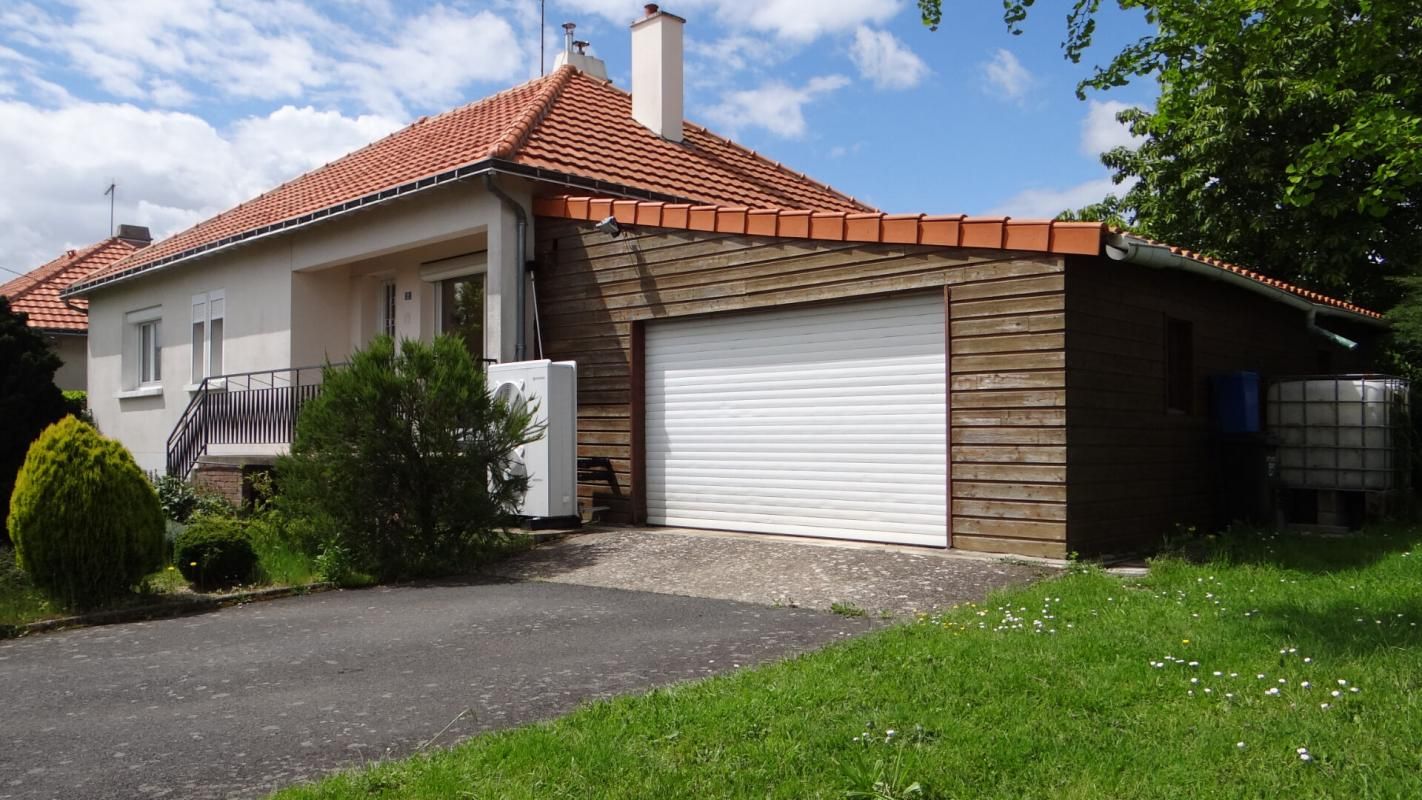 LA BOISSIERE-DU-DORE Maison La Boissière Du Dore 4 P . 3 Chs . 89.29 m2 . Sous sol . Double garage . T 1055 M² 3