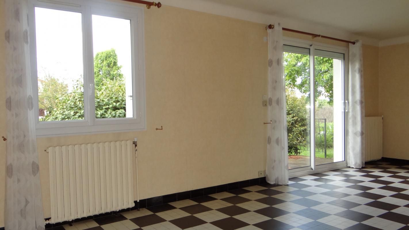 LA BOISSIERE-DU-DORE Maison La Boissière Du Dore 4 P . 3 Chs . 89.29 m2 . Sous sol . Double garage . T 1055 M² 4
