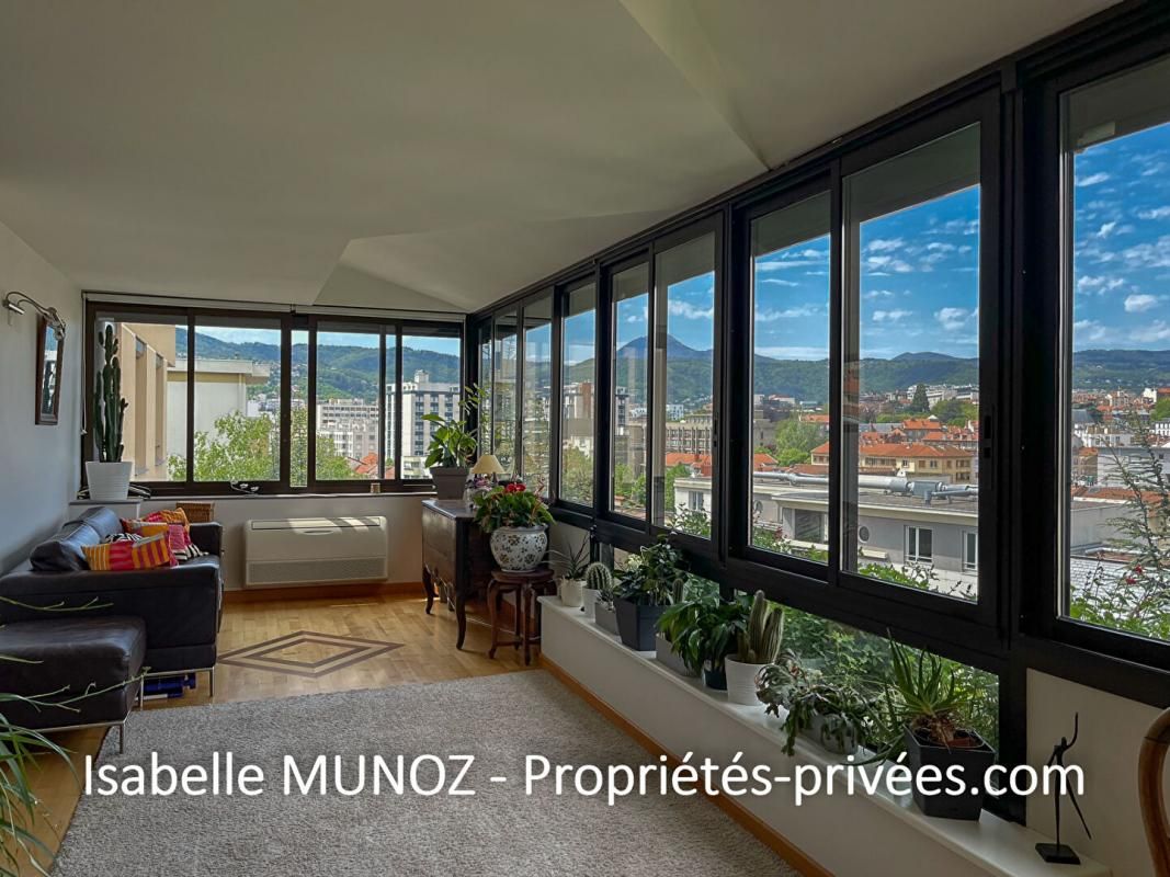 Duplex avec vue dégagée sur la ville et le Puy de Dôme