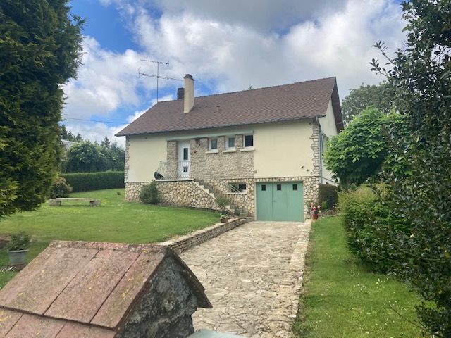 Maison  sur sous-sol total  avec un terrain de 2000 m²