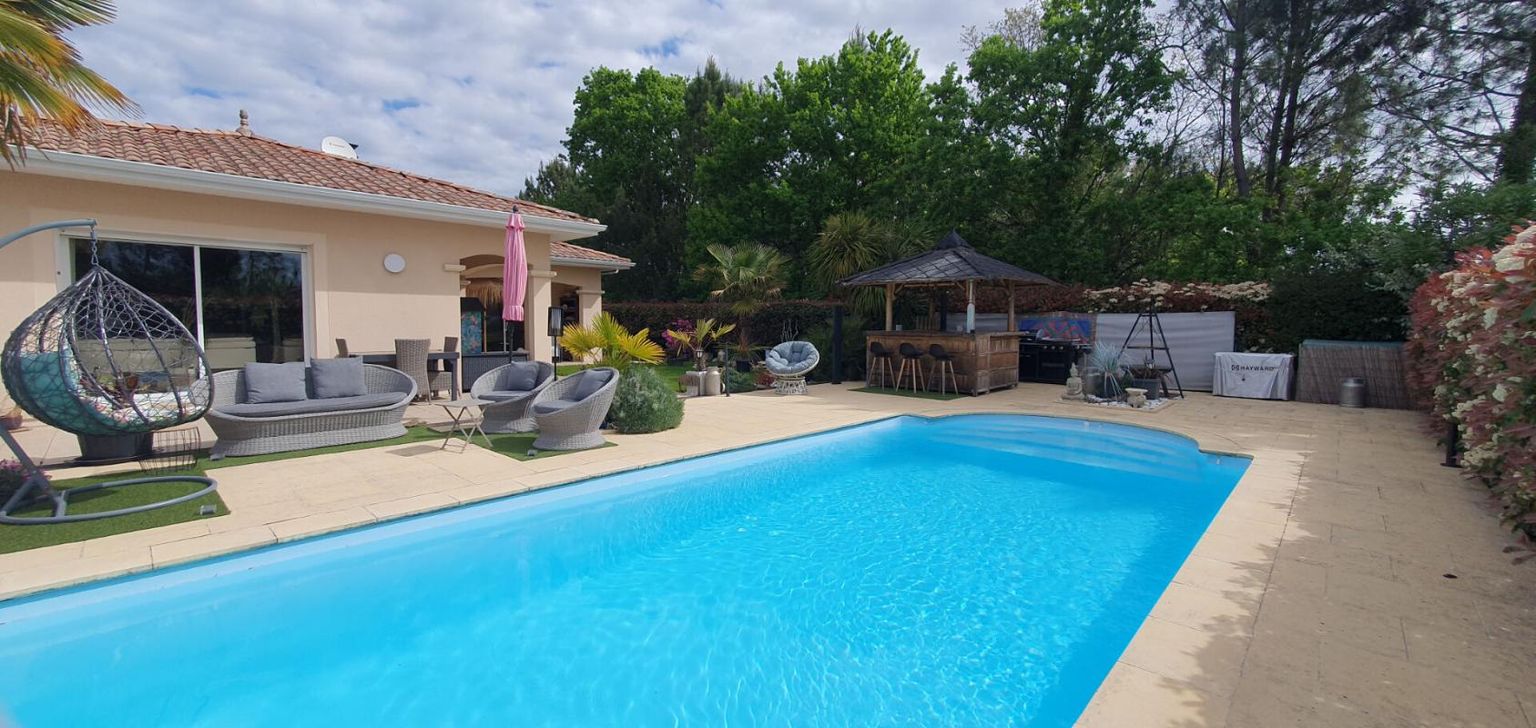 ARES Jolie villa plain-pied avec piscine