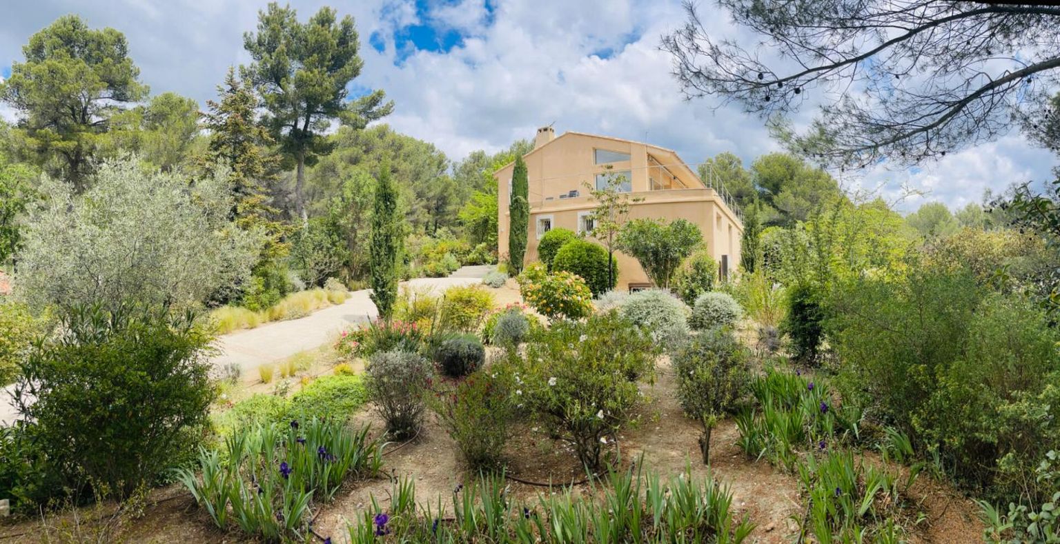 Villa Saint Marc Jaumegarde 295 m2 +55 m2