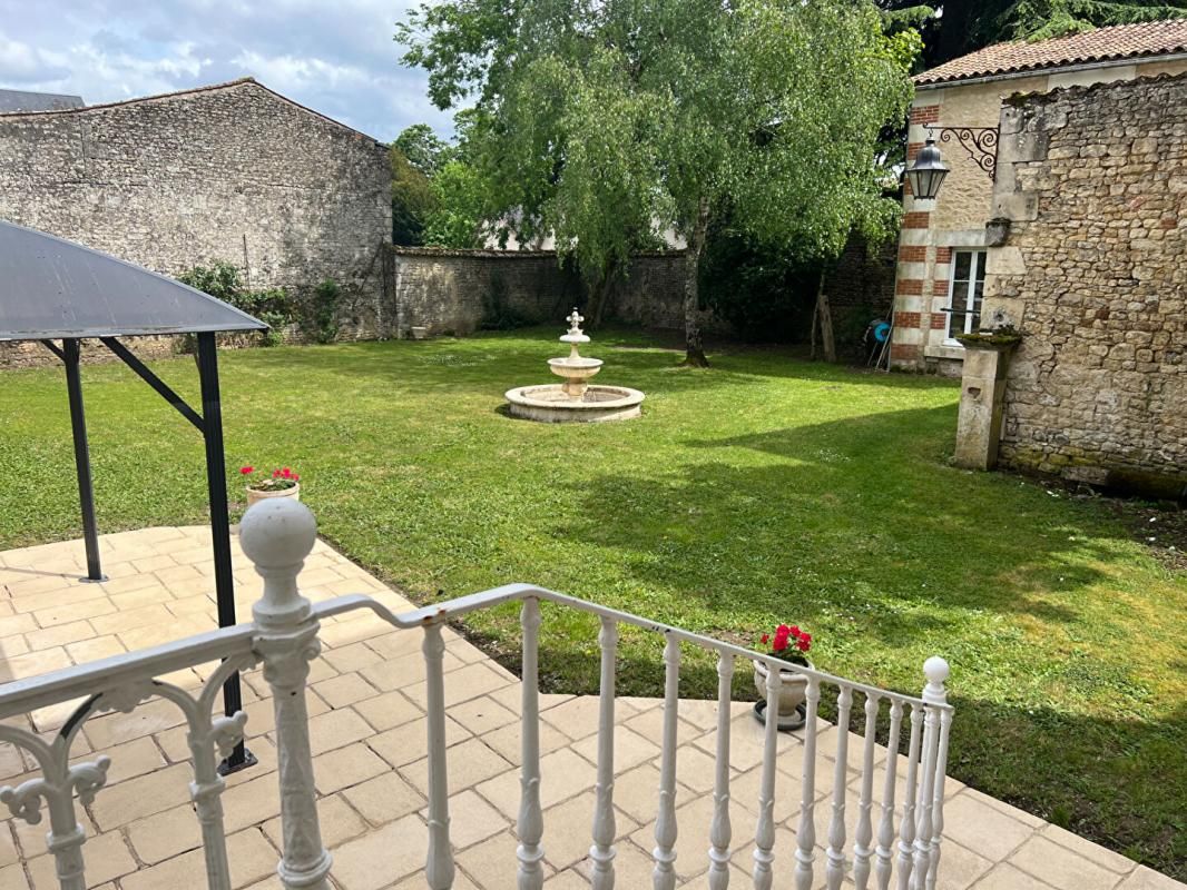 Maison Saint Maixent L Ecole 7 pièce(s) 214 m2