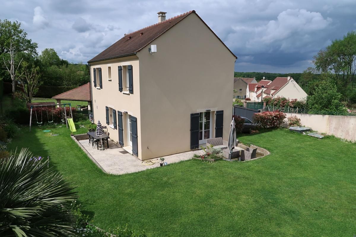 PAVILLON INDIVIDUEL RECENT DE 5 PIECES SUR UN TERRAIN DE 600 M²