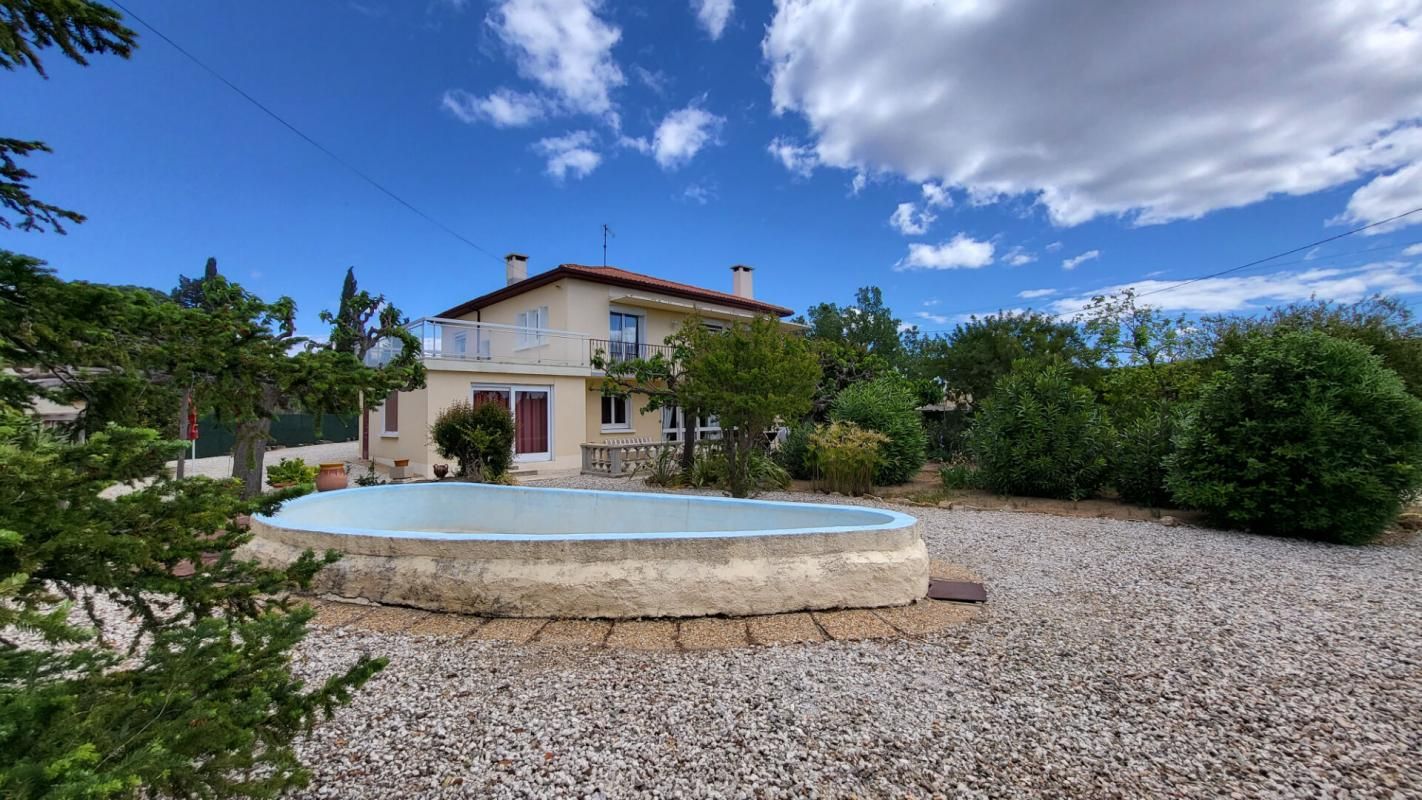 BEZIERS VILLA DE 170M² AVEC GARAGE DE 150M² ET  TERRAIN DE 2400M²