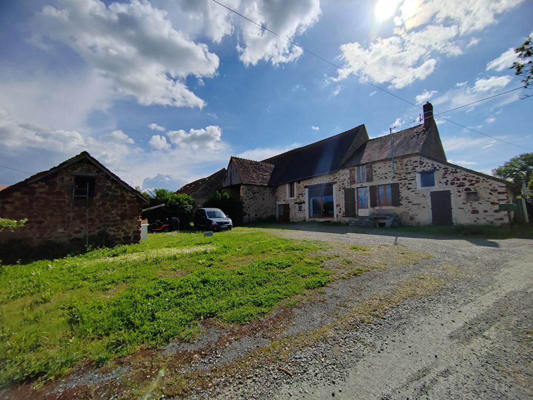 Charmante longère avec de beaux volumes sur Buxieres D'Aillac , pompe à chaleur avec chauffage au sol