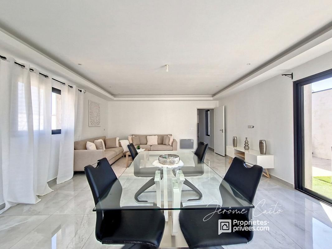 Villa Nimes 5 pièce(s) 149 m2 + Garage + Cave
