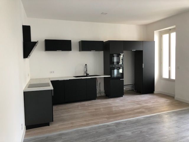 GARD. 30. Nîmes. appartement de charme T3 de 61 m² entièrement rénové avec goût à quelques minutes des arènes
