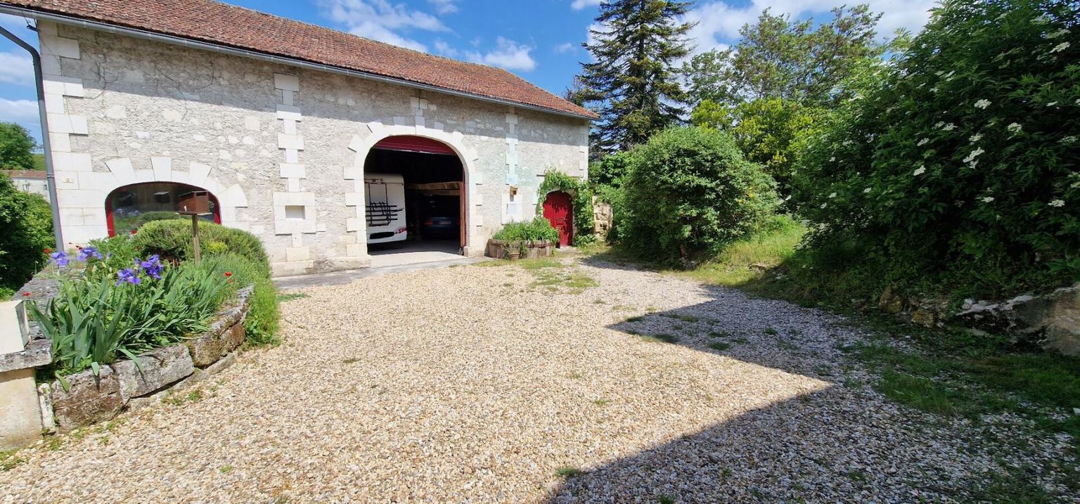 GRAND-BRASSAC Maison Grand Brassac 5 pièce(s) 146 m2 2