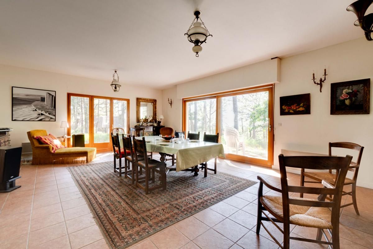 HARDELOT PLAGE PROPRIÉTÉ RARE ! Parcelle 5 300M2, Villa 235M2 au sol, SS garage 4V, Tennis 3