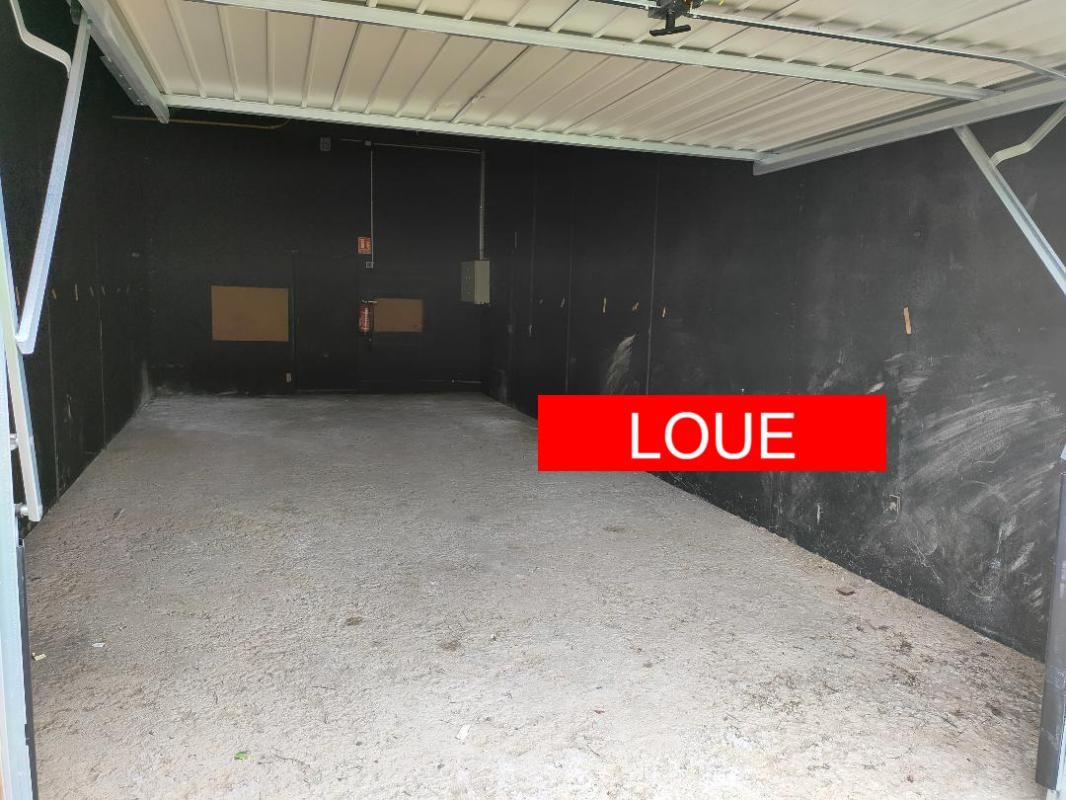 ST JUST EN CHEVALET  -  GARAGE  50M2
