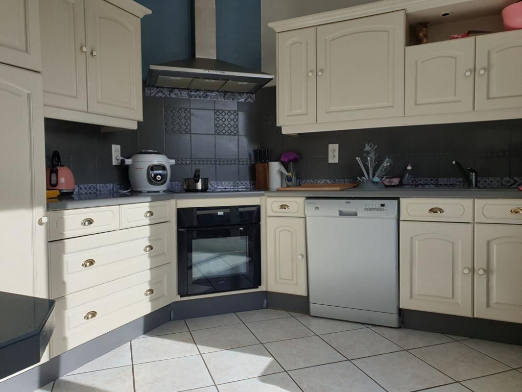 FESCHES-LE-CHATEL Maison 6 pièces de 169 m² 4
