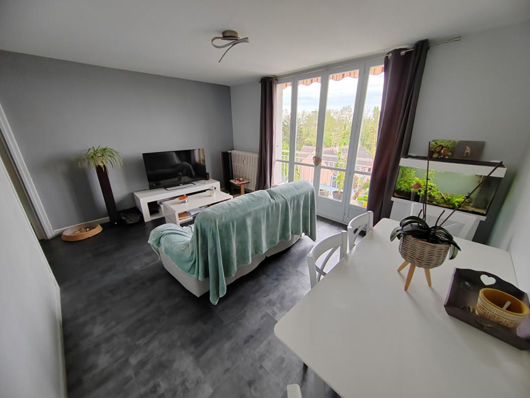 CHATEAUROUX Exclu Appartement Châteauroux 3 pièces 56 m2, balcon, cuisine aménagée et équipée et place de parking 2