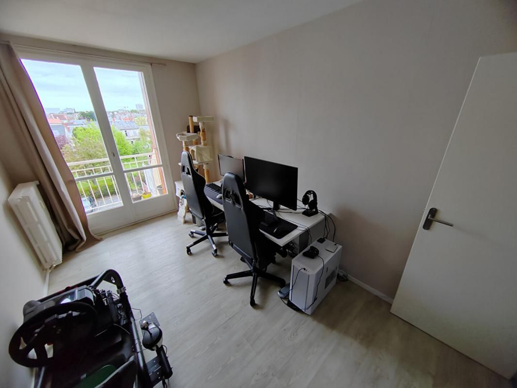 CHATEAUROUX Exclu Appartement Châteauroux 3 pièces 56 m2, balcon, cuisine aménagée et équipée et place de parking 4