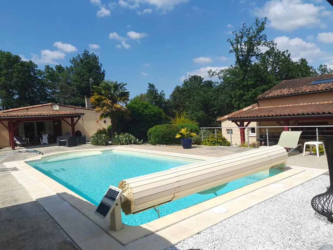 2 Maisons / piscine / terrain 6000m²