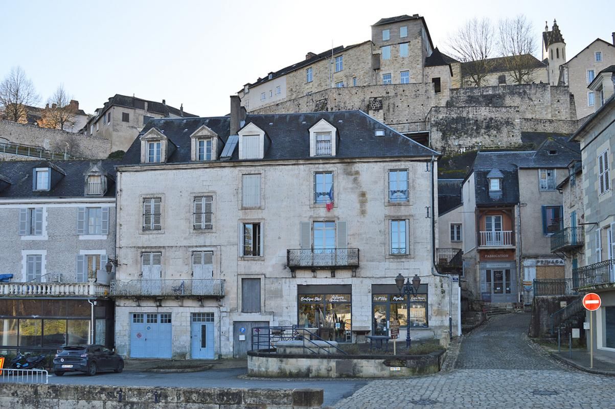 Immeuble de rapport. Terrasson La Villedieu 282 m²