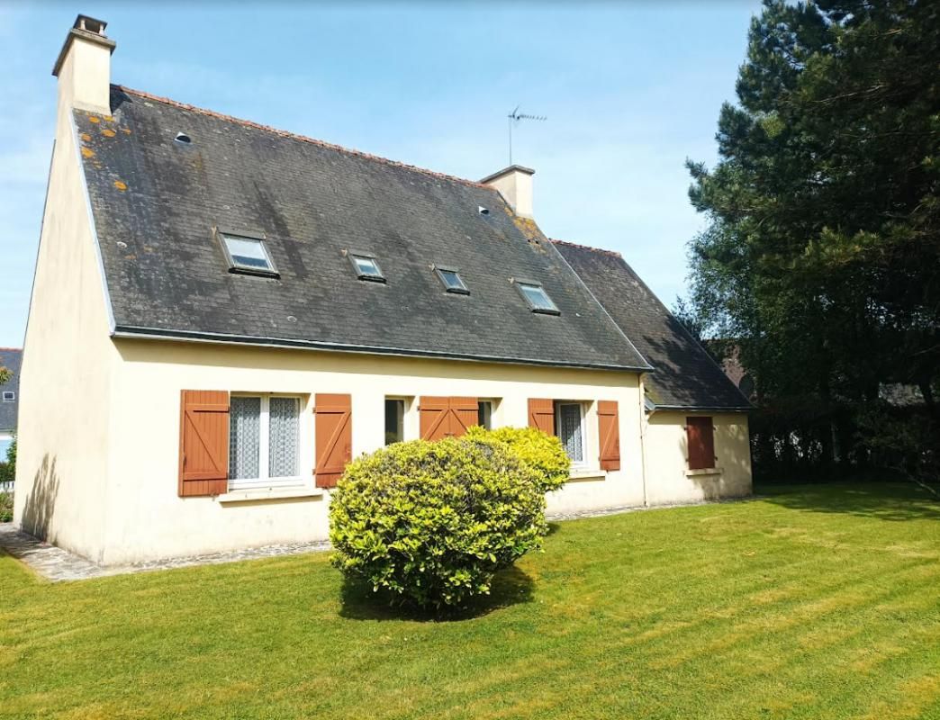 29970 Trégourez maison de bourg proche toutes commodités 1 chambre en RDC garage jardin