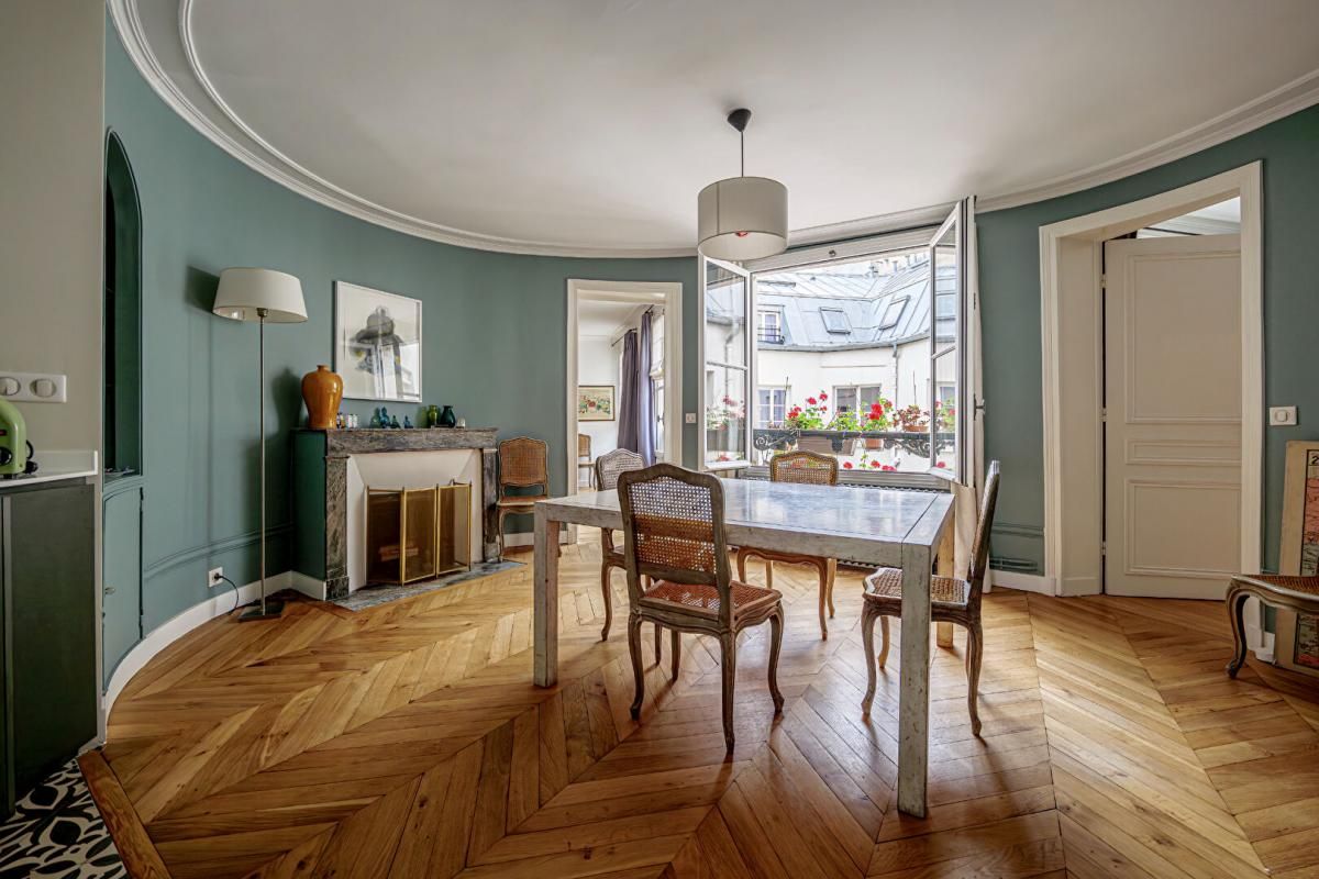 APPARTEMENT PARIS 1ER 103M² 5EME ETAGE ASCENSEUR 5 PIECES
