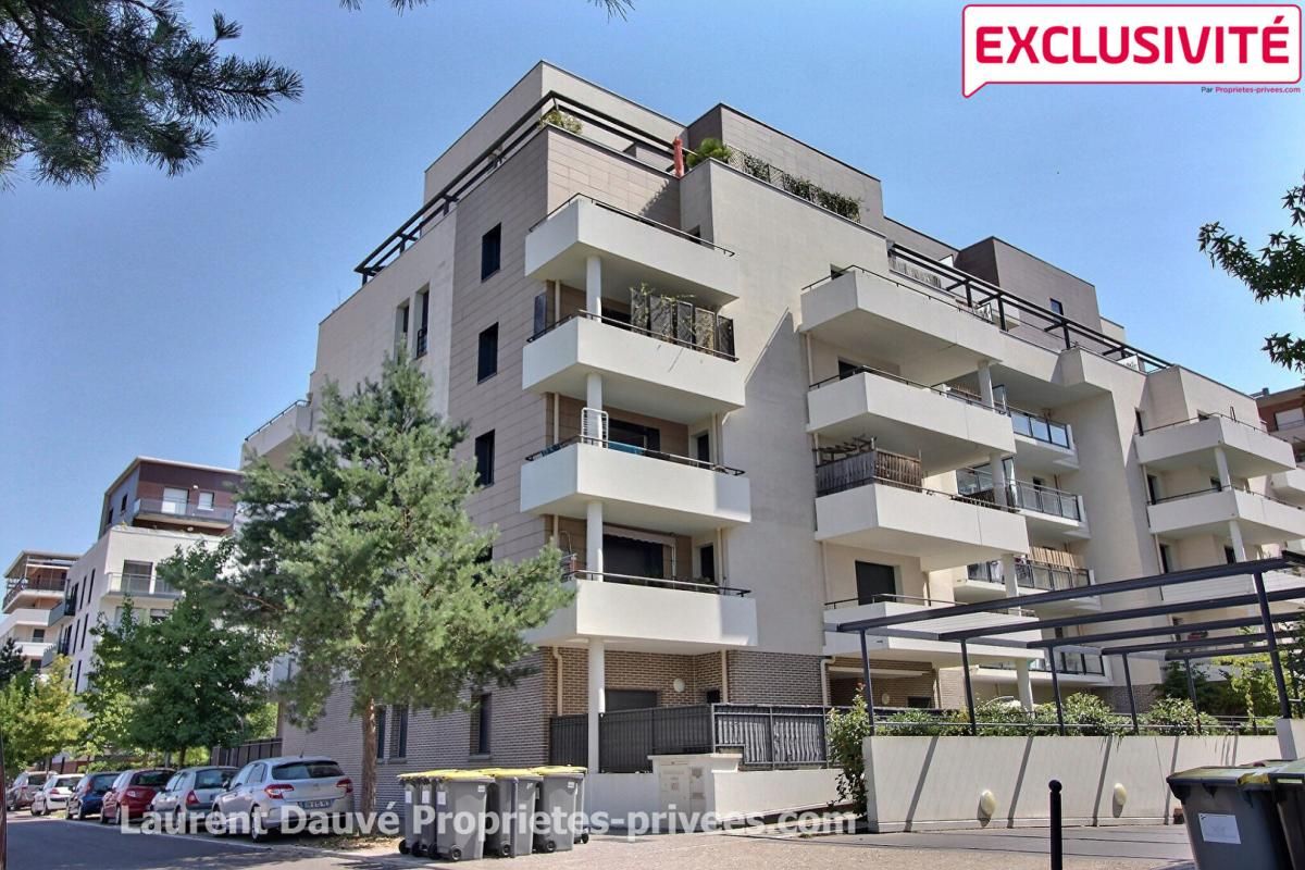 45000 - ORLEANS -  Appartement 4 pièces 95 m2 avec  ascenseur, balcons et 2 parkings