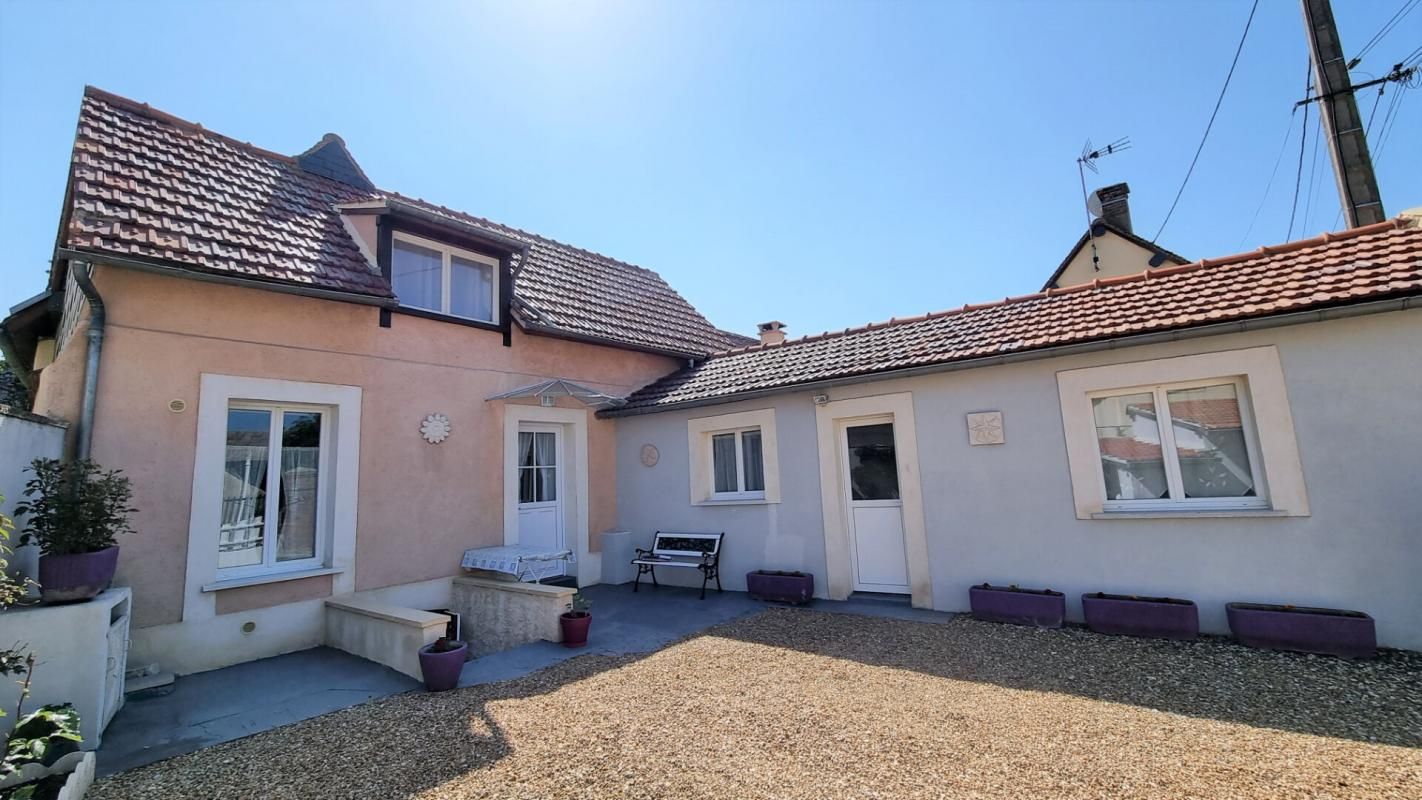 Maison de 105 m², 4 pièces, 2 chambres, proche JOUY.  Ref annonce 332014