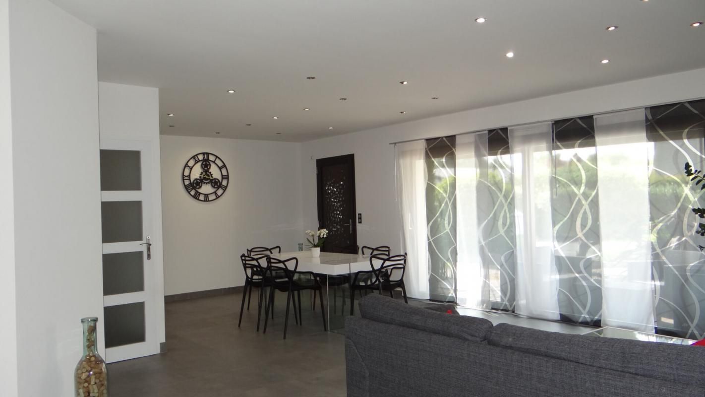 Maison Cugand 5 P . 4 Chs . 135 M² . T  524 M² . Garage et cabanon de jardin