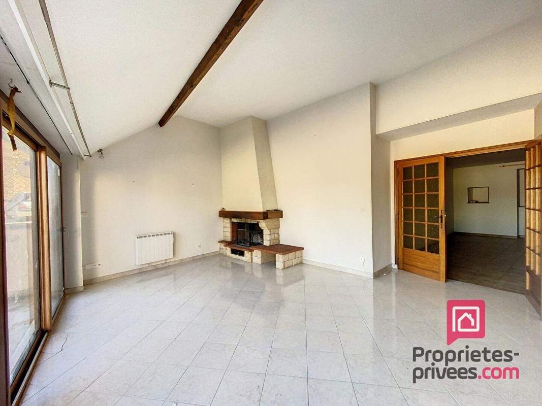 Pontaubert à 5 mn d'Avallon : Maison de village avec garage et jardin