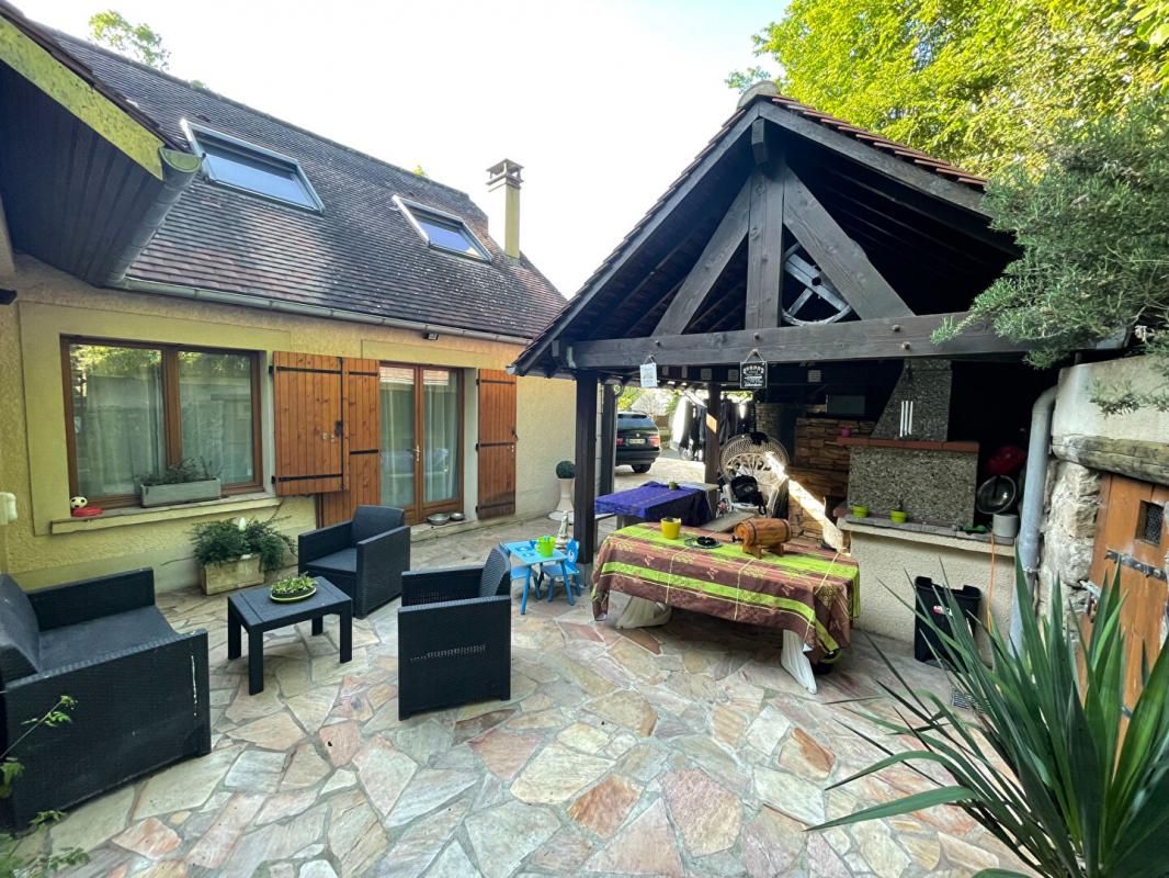 Maison meublée 87 m2 - 3327 m2 Terrain