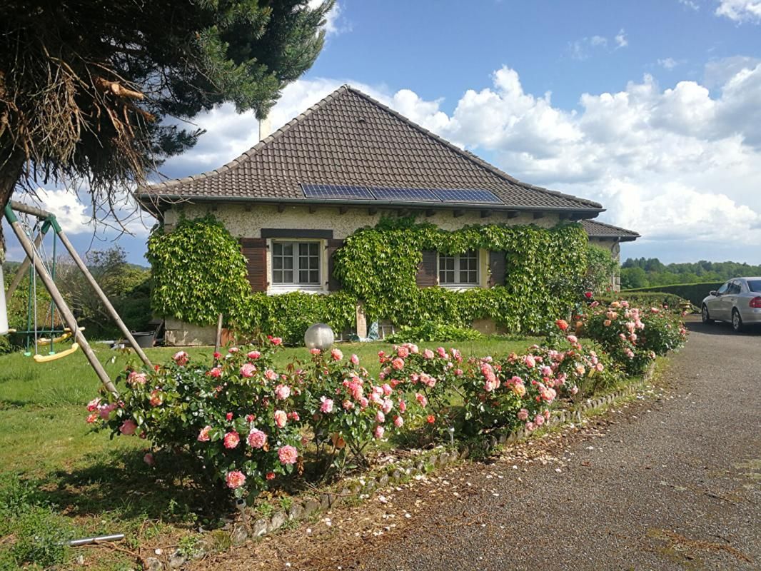 Grande périgourdine familiale - 4 chambres - jardin - vue dominante