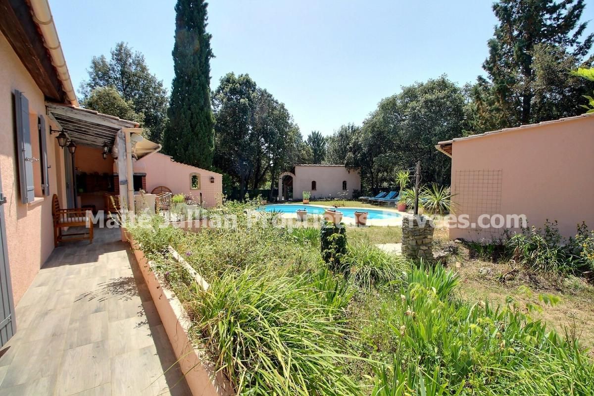 UZES Villa de plain-pied avec piscine 2