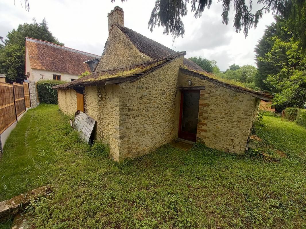 NOTRE-DAME-DU-PE Maison en pierres de 80m² à rénover 1