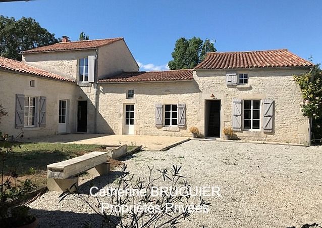 RARE  Belle Maison Charentaise 198 m2 6 chambres au coeur du Marais