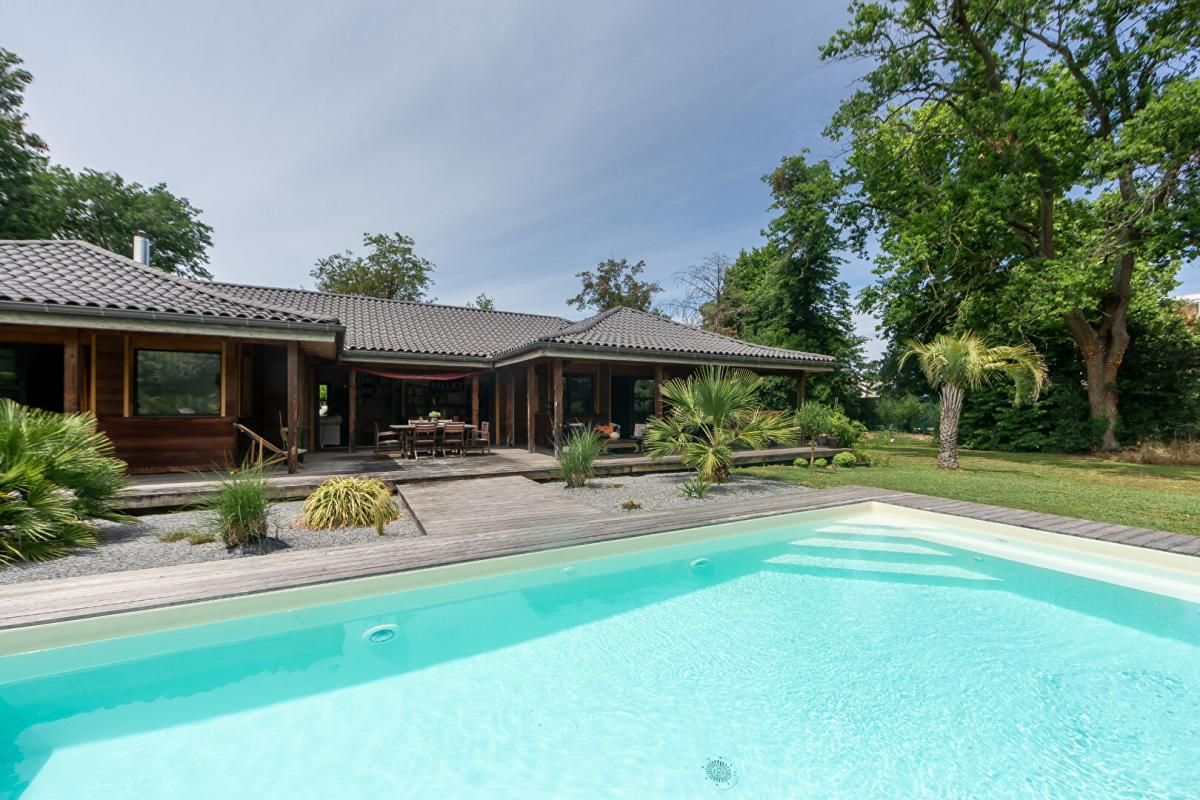 BORDEAUX -TALENCE   VILLA FAMILIALE  AVEC PISCINE ET PARC