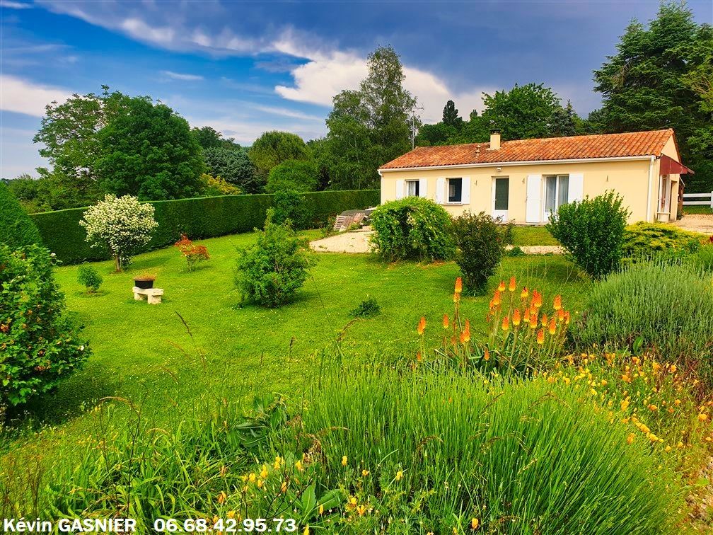 DIGNAC (16410) : Maison de plain pied avec garage