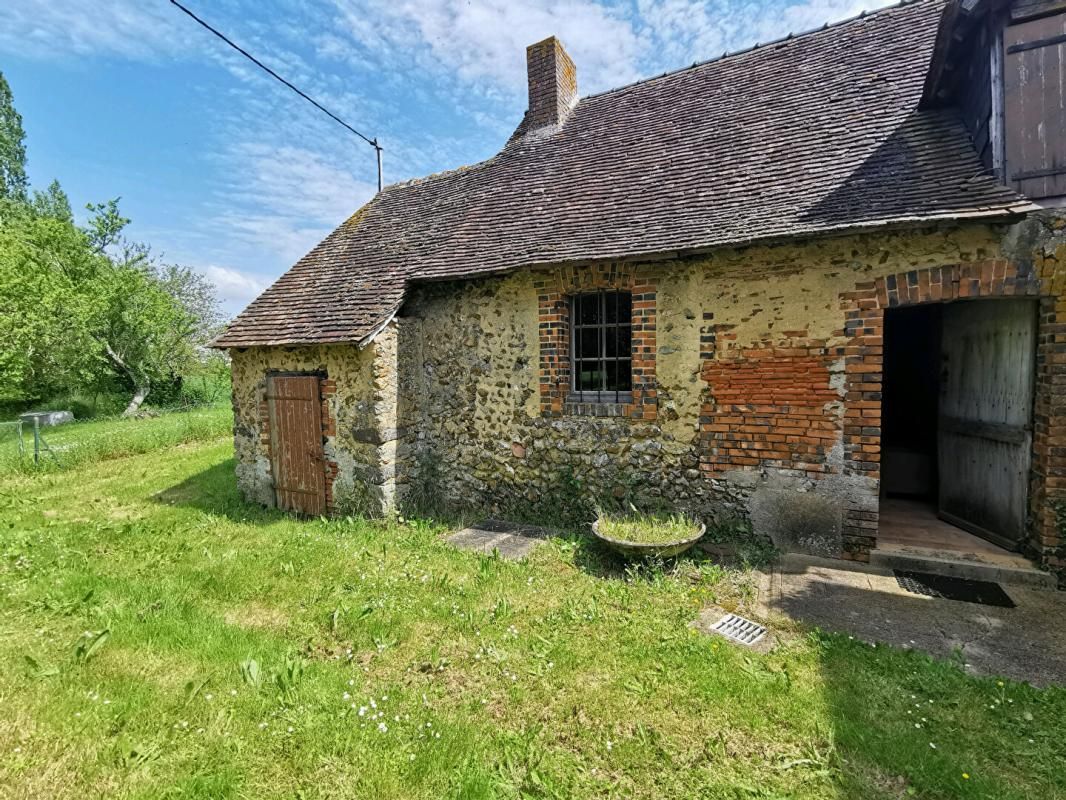 Vendôme, charmante ferme à restaurer offrant de belles possibilités