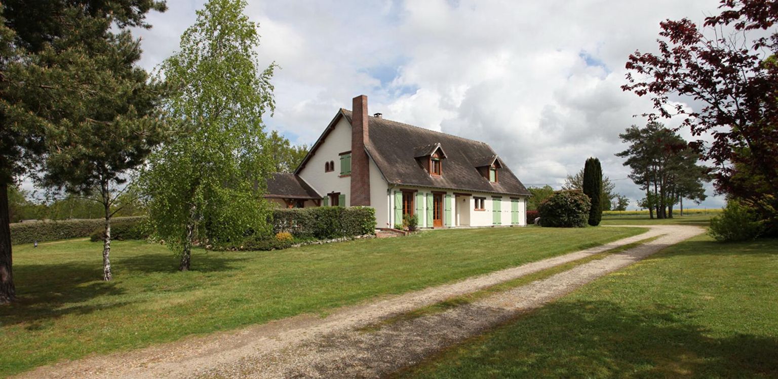 VILLA 6 CHAMBRES SUR UN TRES GRAND TERRAIN