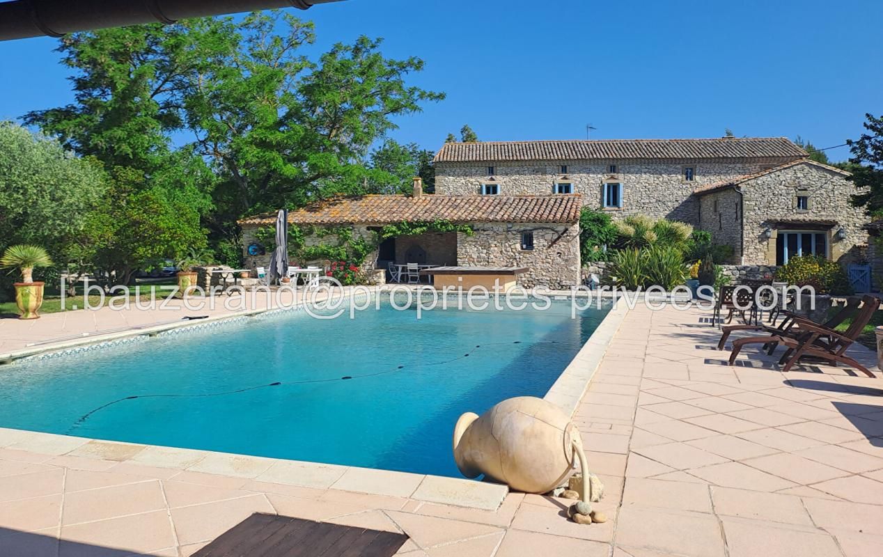 Mas restauré proche Uzès