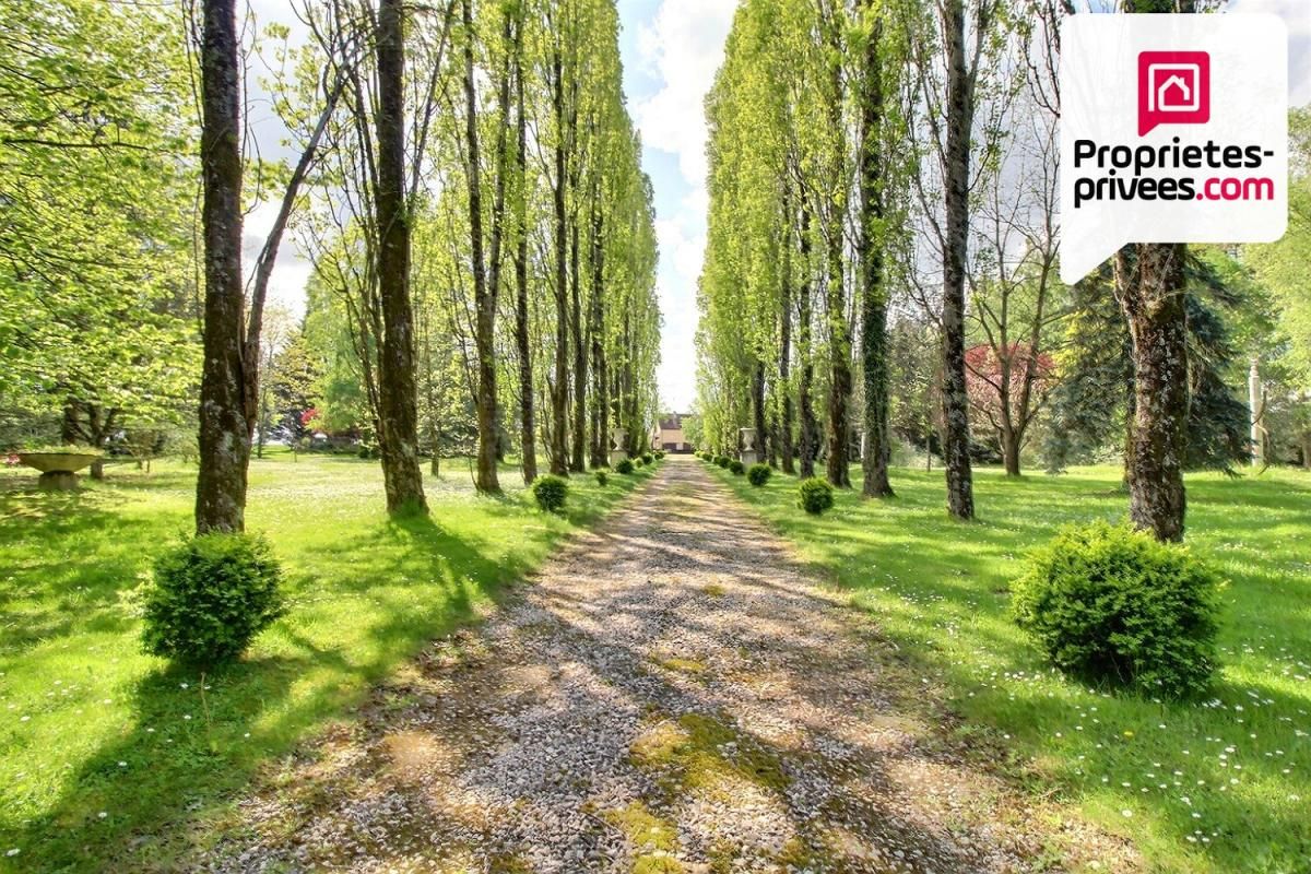 Propriété 200 m2 environ, dépendances sur 1,3 Hectares