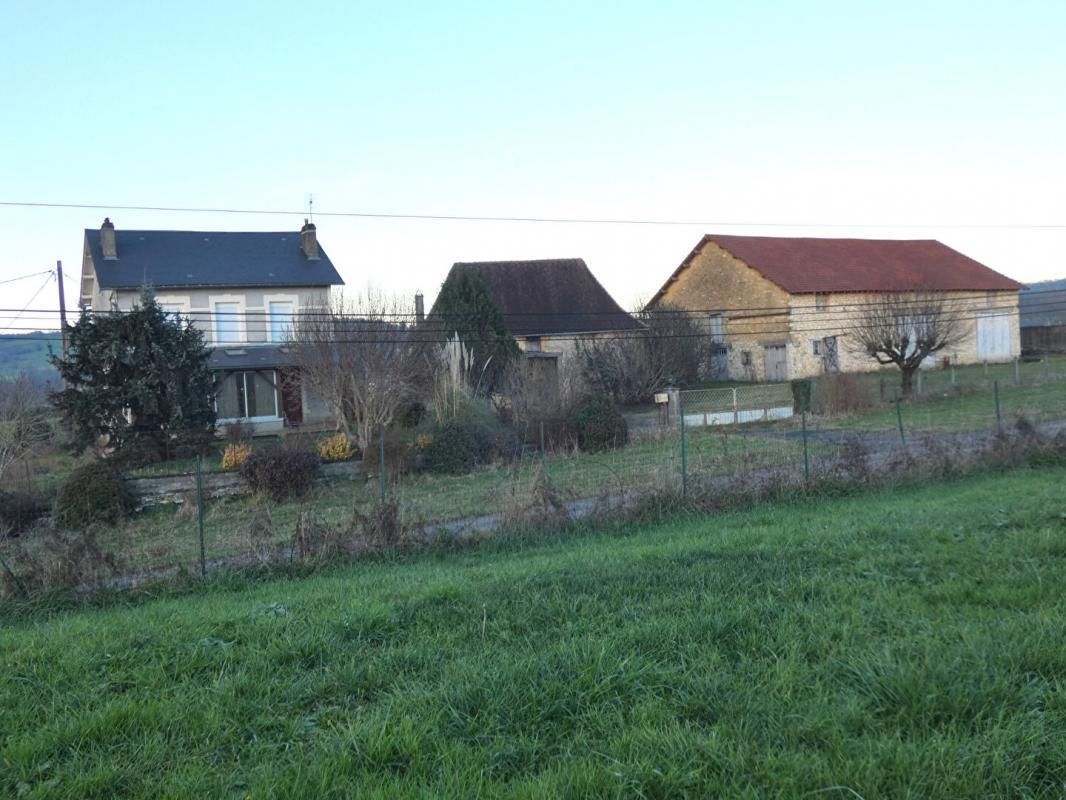 SAINT-MEDARD-D'EXCIDEUIL Maison 127m²/4chs/grange/garage/dépendance/terrain 3000m² 1