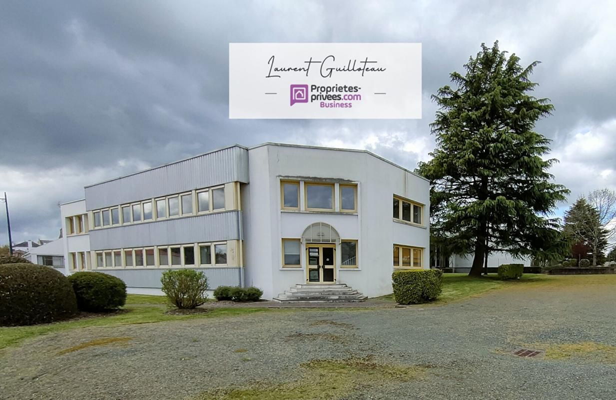 SECTEUR LES HERBIERS/CHOLET - LOCAL INDUSTRIEL/BUREAUX 8800 m2 Terrain 17000 m2