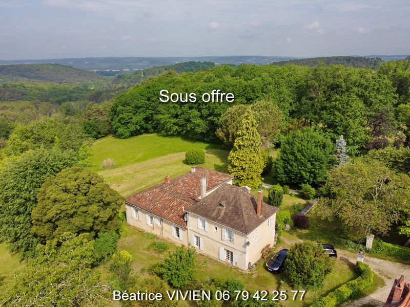 EN COURS DE VENTE: sous offre! MAISON DE MAÎTRE à rafraîchir, en partie. Couronne PERIGUEUX . 5 Chambres. Terrain 19000m2