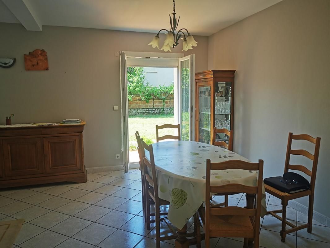 CHALON-SUR-SAONE Maison 10 pièce(s) 201 m2 4