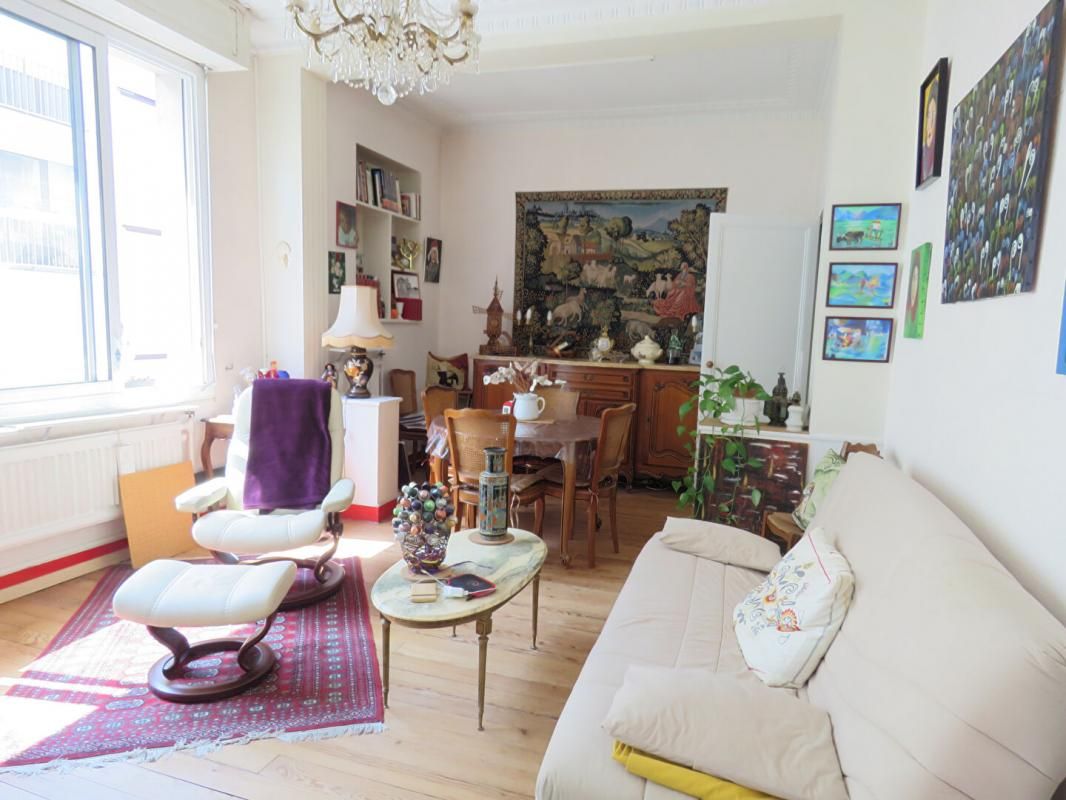 Appartement Centre de Bordeaux, parquets, moulures, 3 chambres possibles 57.09 m2