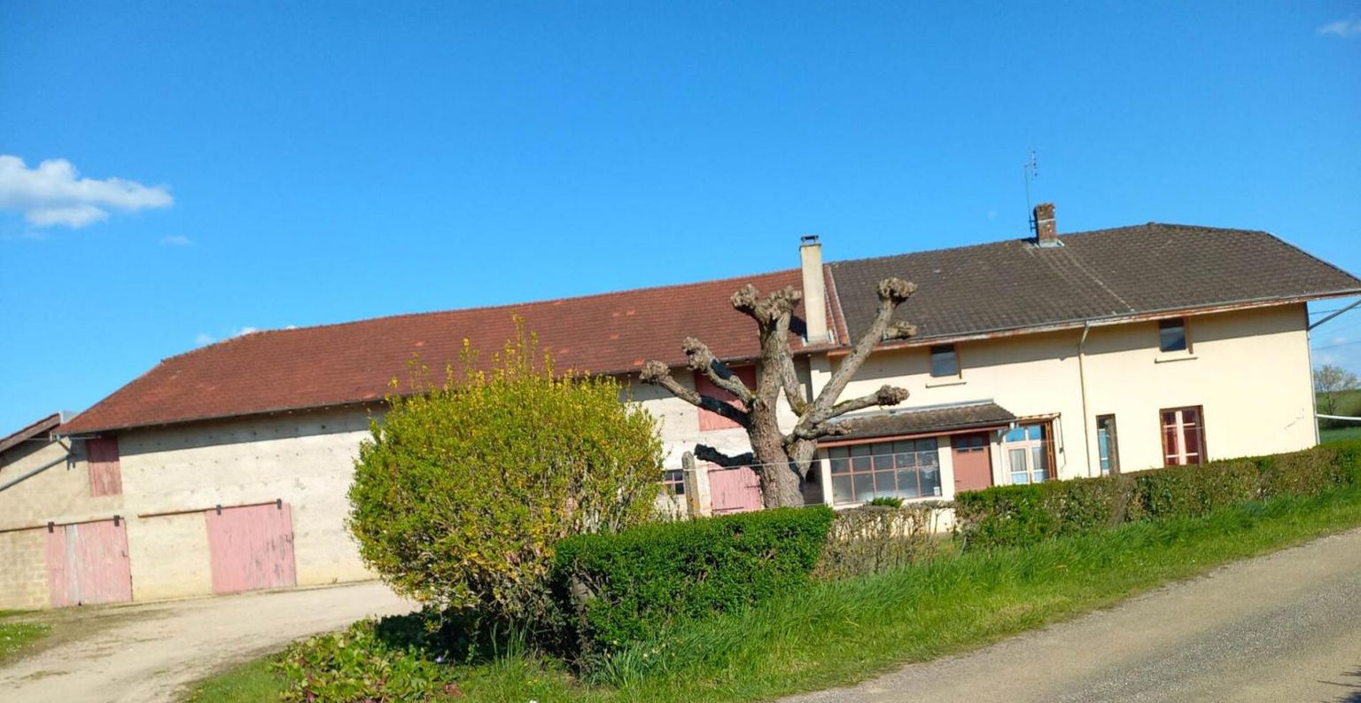 SAINT-JULIEN-SUR-REYSSOUZE Ferme Saint Julien Sur Reyssouze 140 m2 sur 2.6 HA 2