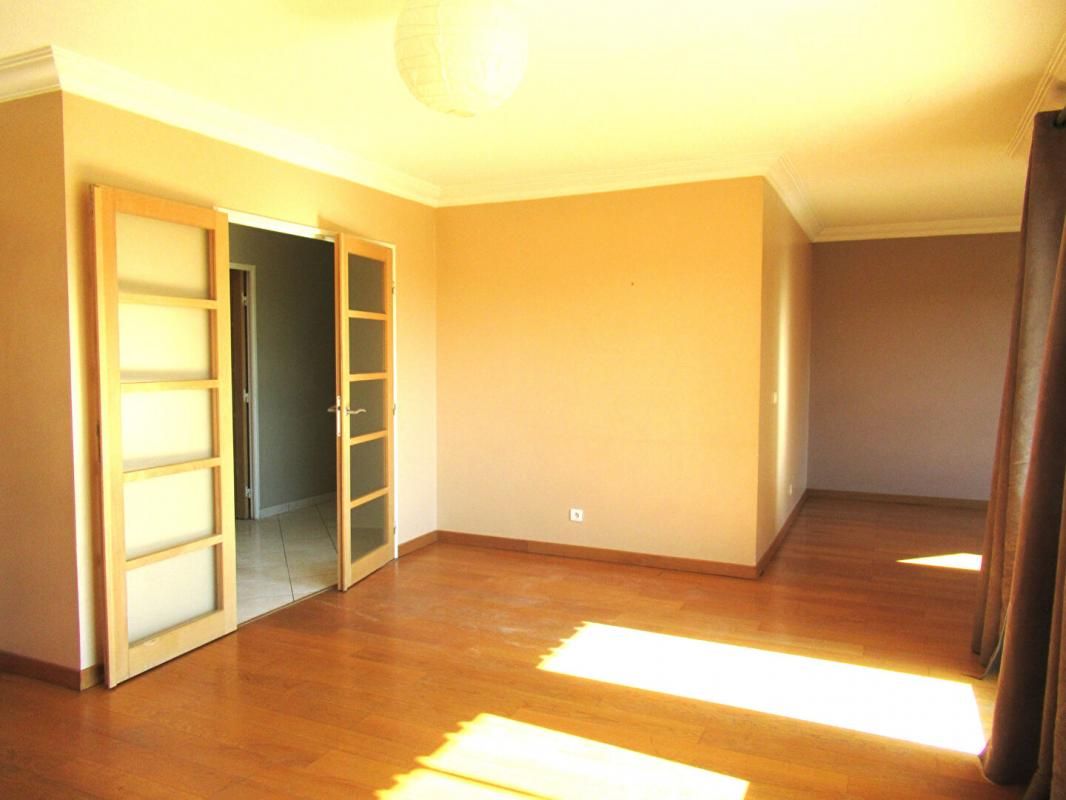 Appartement 5 Pièces proche Tram T6 / Lyon 8ème
