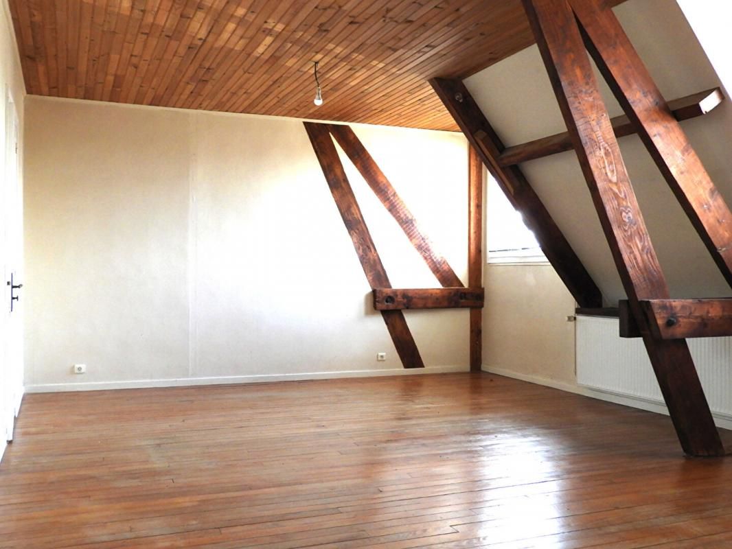 14100 Lisieux appartement T5  centre ville - 259 900 Euros