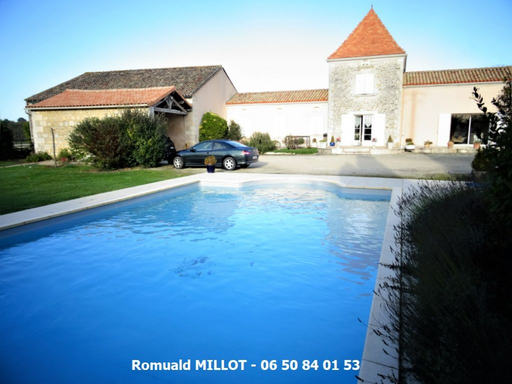 Maison Dirac 5 pièces avec piscine 195 m2