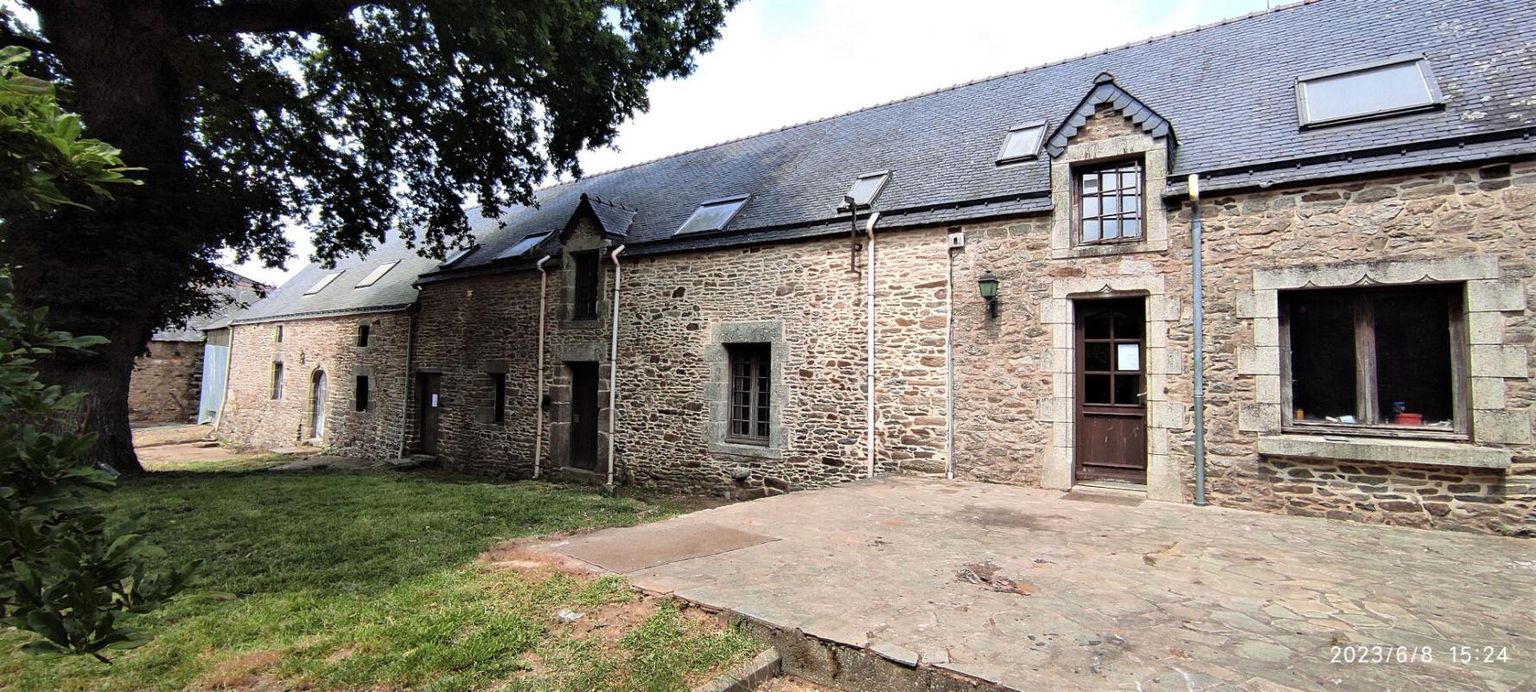 56500 Reguiny Ferme équestre 6 chambres d'une surface d'environ 200 m² sur une parcelle de 95830 m²